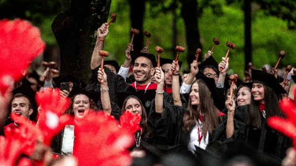 天金策略 到手的签证被撤销？预测显示今秋赴美国际学生人数或缩水三至四成