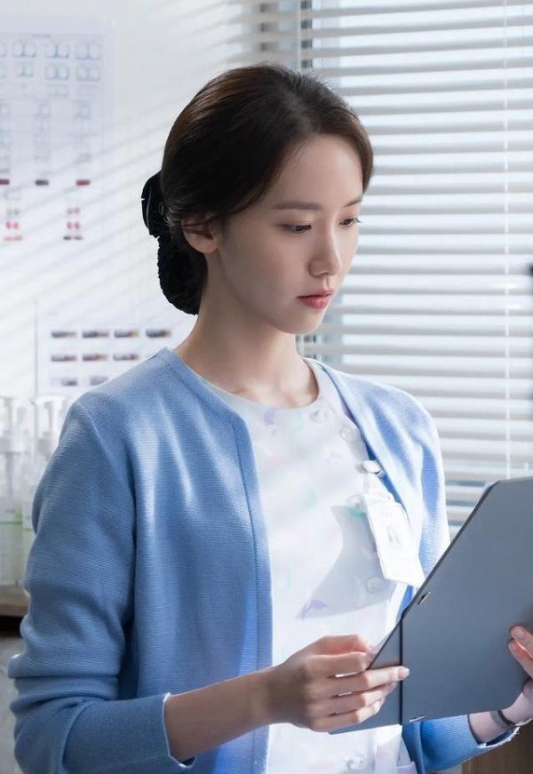 360配资网 35岁林允儿事业开挂，曾经花瓶标签，却靠演技逆袭成女神